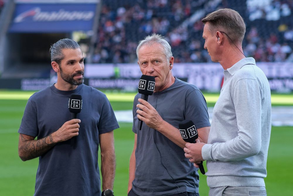 Christian Streich beim Interview bei DAZN
