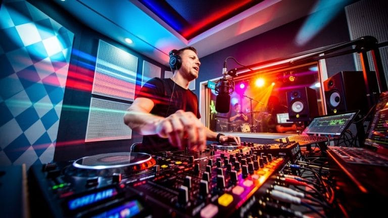 Rock Antenne Bayern – Heimat und Rock vereint: Ein digitaler Herzschlag